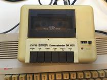 „DR 1535“ von noris, eine der zahlreichen Nachbauten der originalen Commodore-Datasette.